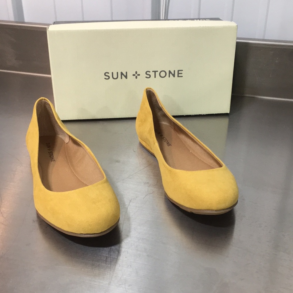New WB Woman’s Sun + Stone Women's Yellow Suede Ballet Flats - Picture 2 of 5